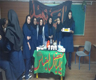 توزیع شزبت نذری بین دانش آموران
