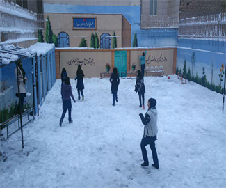یک روز برفی در دبیرستان صدرا
