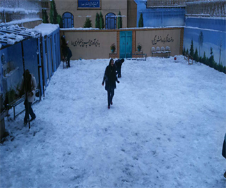 یک روز برفی در دبیرستان صدرا
