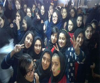 آذین بندی مدرسه به مناسبت دهه فجر